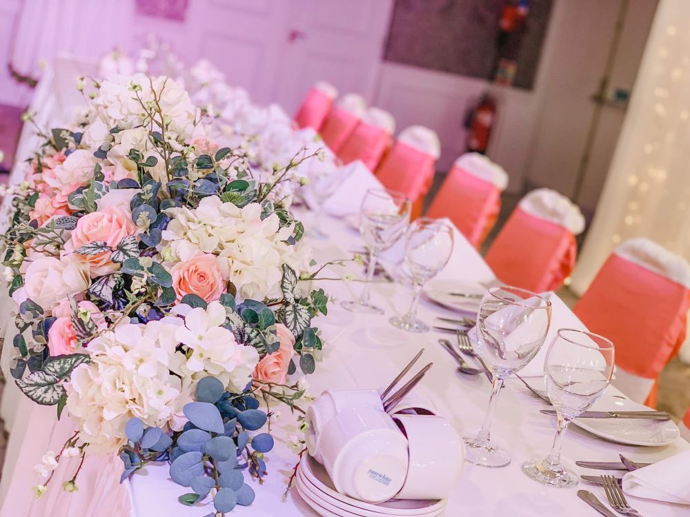Ultimate Touches work alongside the Mellon Inn to deliver beautiful pink theme room.